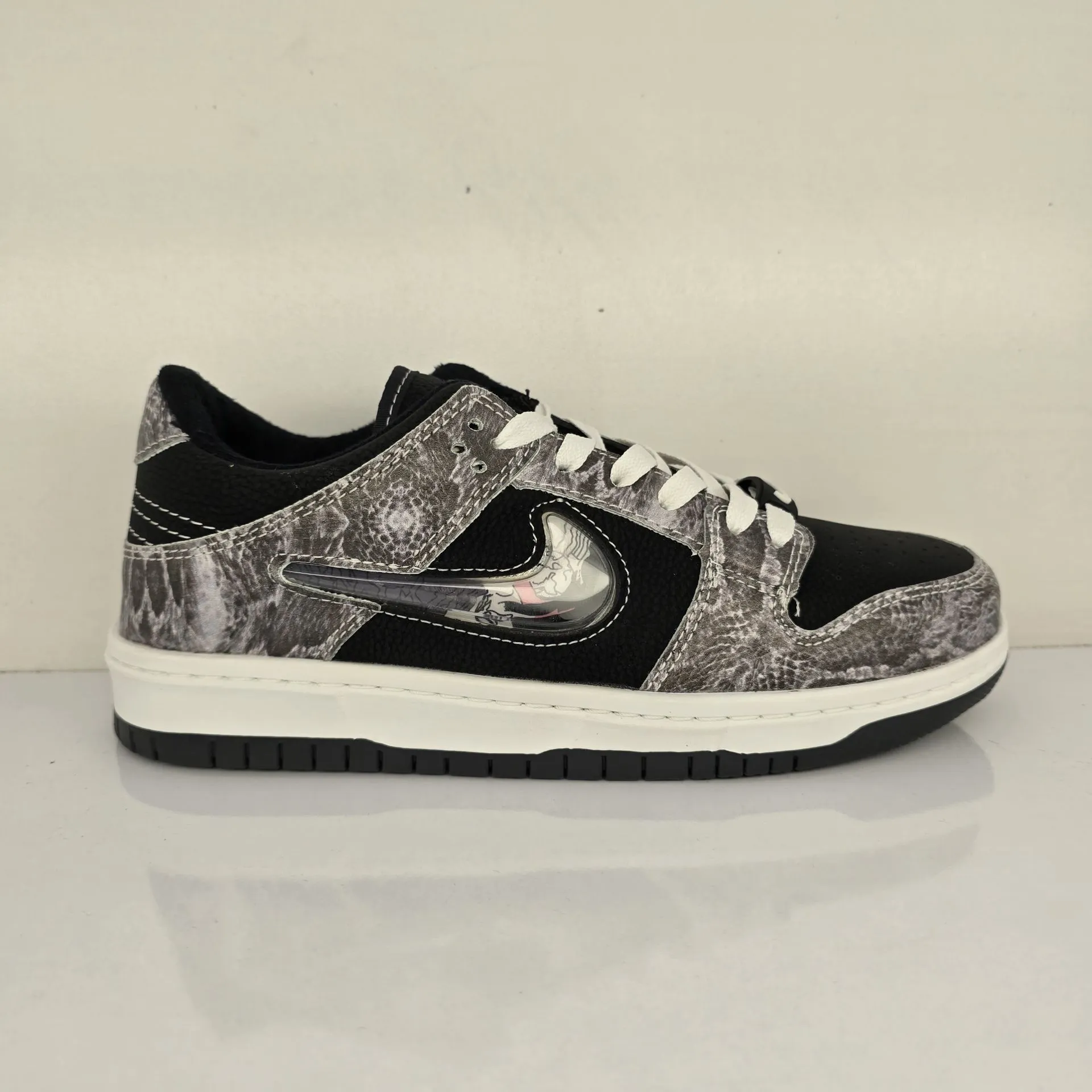کفش کتانی طوسی مشکی نایک NIKE dunk کفش کتانی طوسی مشکی نایک NIKE dunk